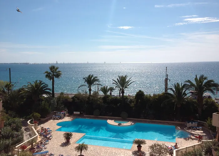 La Palme D'azur Verrerie 3* קאן